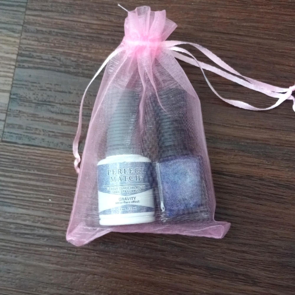 Nail polish in the shade GRAVITY